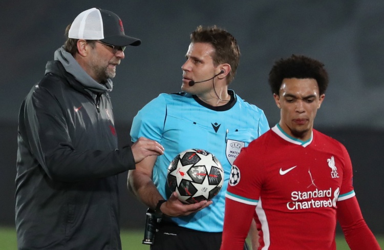 几十人参与斗殴，网传安徽省青少年足球联赛爆发大规模冲突（网传安徽青少年足球联赛现场爆发群体冲突，数十人疑涉斗殴）