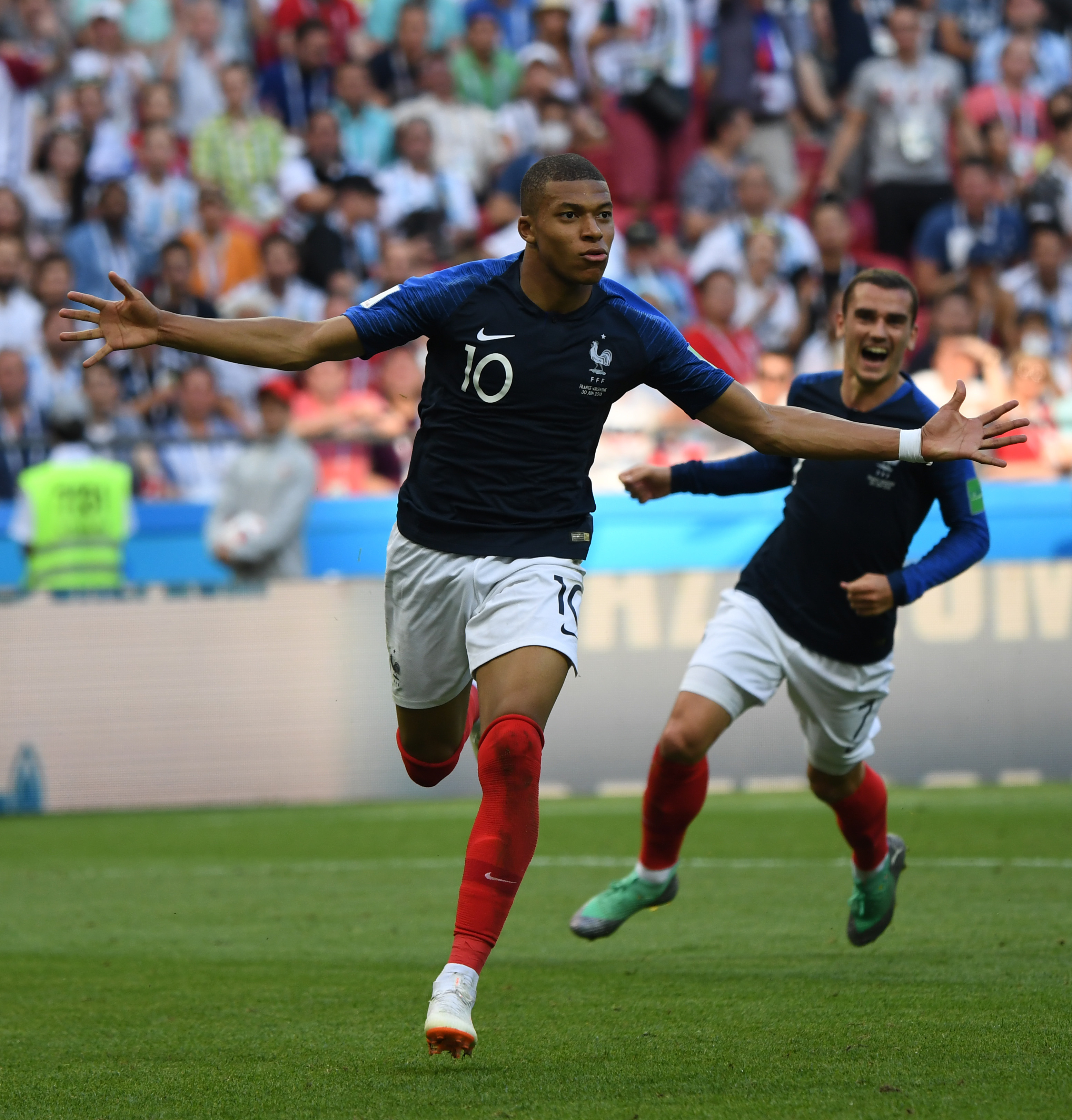 国安主场战平山东泰山（国安主场与山东泰山战成平局）