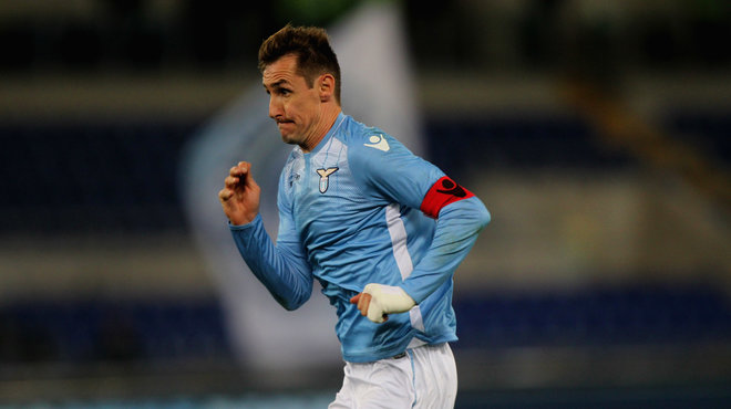 蓝军枪手 天王山之前 先在欧冠褪一层皮吧（天王山将至，蓝军枪手先在欧冠受考验）