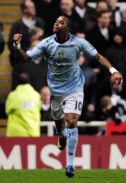 阿斯：巴萨和拜仁都有意桑托斯后卫索萨，后者被誉为新马塞洛（阿斯报：巴萨与拜仁竞逐桑托斯后卫索萨，被誉为新马塞洛）