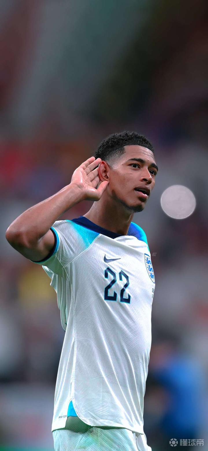 马卡：明年年初皇马将重启吕迪格的续约，双方期待再次合作（马卡报：皇马明年初将重启与吕迪格的续约谈判，双方均期待继续合作）