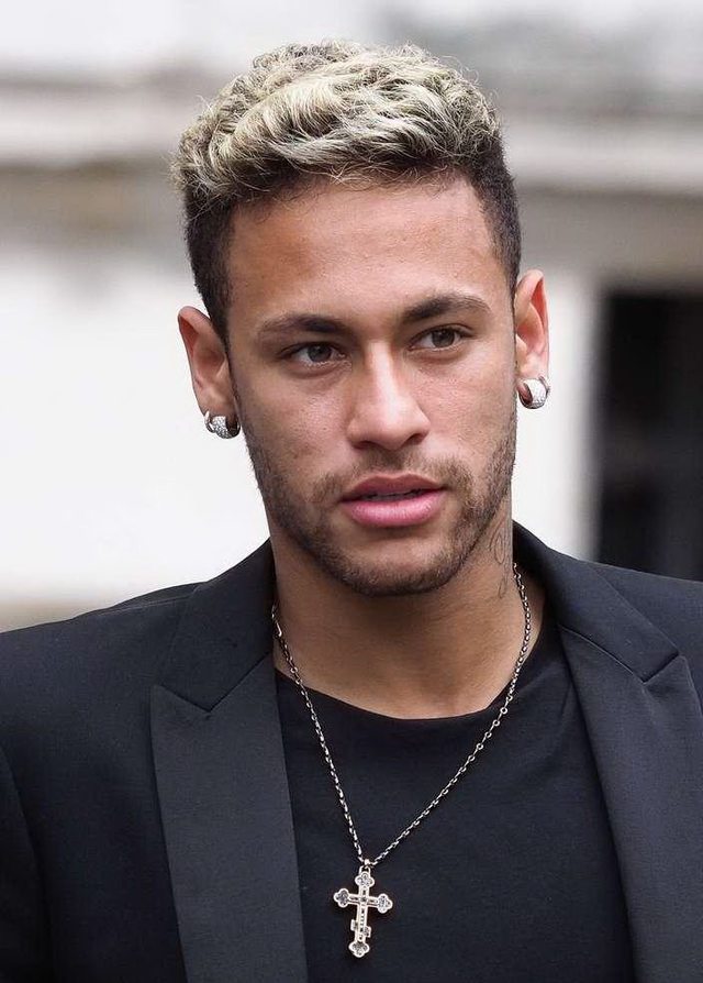 悲喜两重天！孙兴慜失点后表情极度痛苦，穆勒晋级后喜笑颜开（一喜一悲：孙兴慜点球失手痛苦难掩，穆勒晋级后喜形于色）