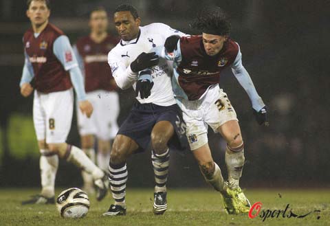 山东泰山足球俱乐部：中超首支积分1500分球队的荣耀之路（山东泰山：中超首个1500分俱乐部的辉煌征途）