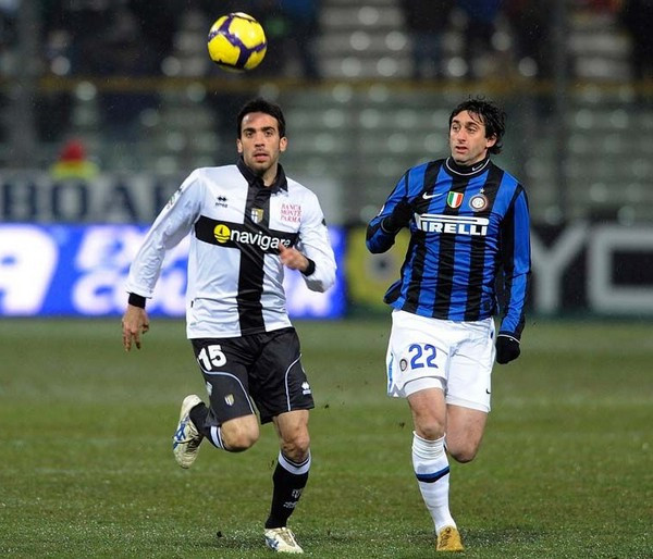 TA：皇马寻求引进后卫和中场；他们愿听取对罗德里戈的报价（TA：皇马寻觅后卫与中场补强，愿听取罗德里戈报价）