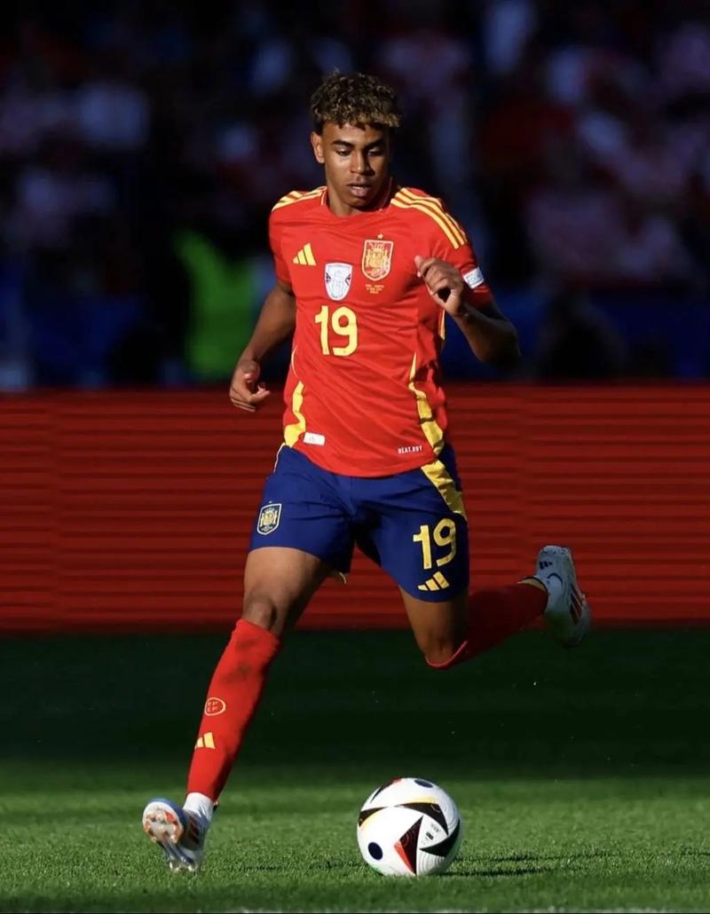 法甲半场：爱德华破门，朗斯1-0尼斯（半场战报：爱德华建功，朗斯暂1-0领先尼斯）