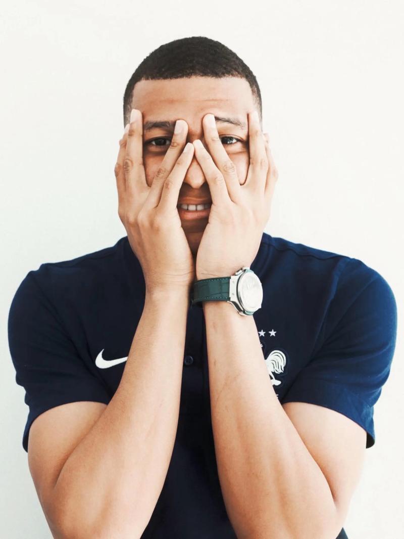 德转列英冠历史身价TOP15：布恩迪亚3500万第1，格拉利什上榜（德转发布英冠历史身价前15：布恩迪亚3500万居首，格拉利什在列）