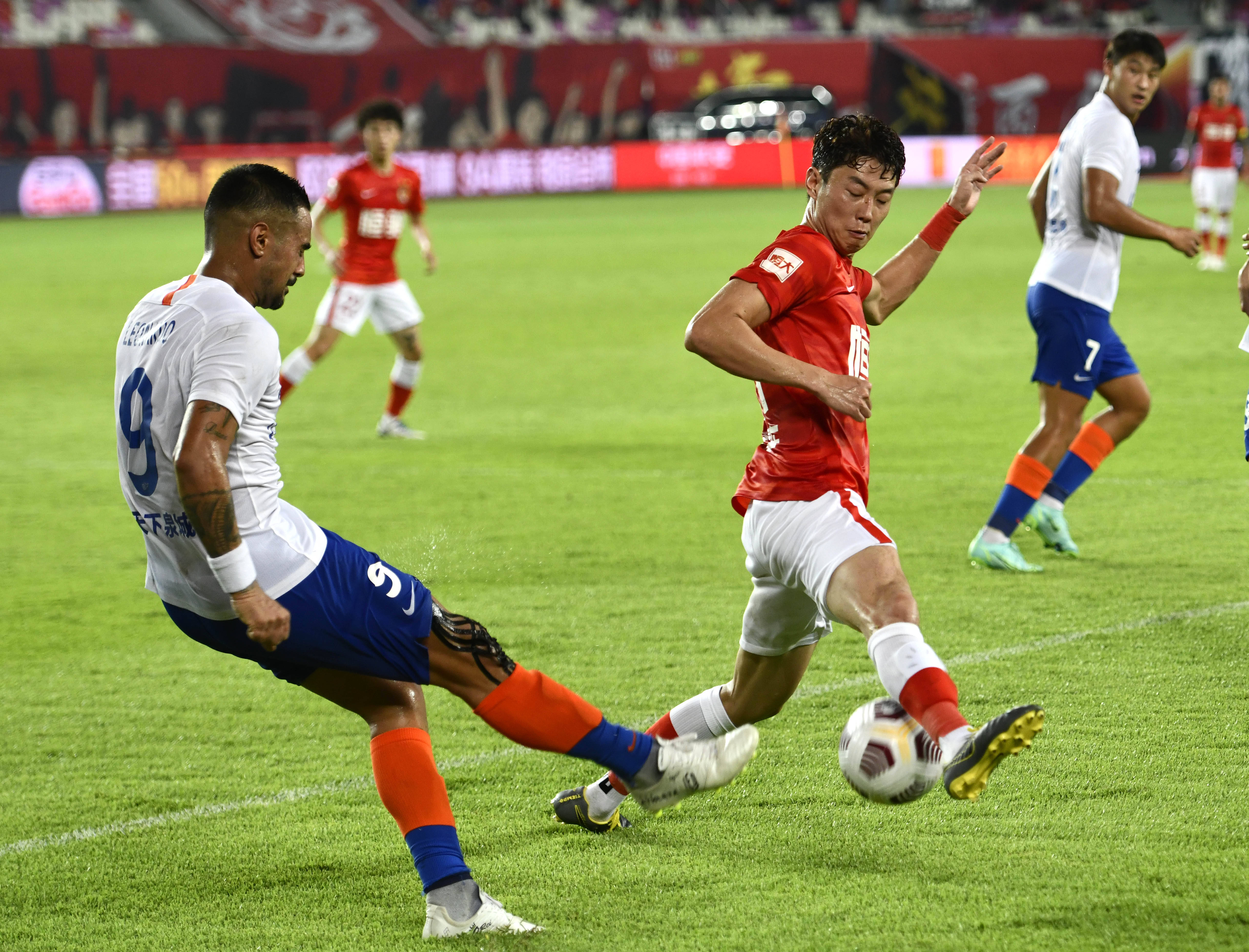 首尔主帅金基东：双线作战让球员们在体能上面临不小的挑战（首尔主帅金基东：双线征战令队员体能压力不小）