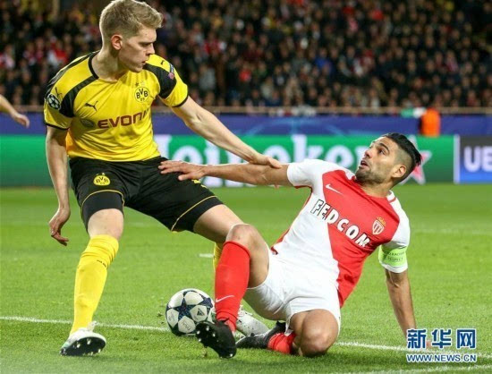 阿莫林劝曼联新帝星留队等待机会，称他是未来! 但确认明年想买人（阿莫林劝曼联新星耐心留队：你是未来，但明年仍计划引援）